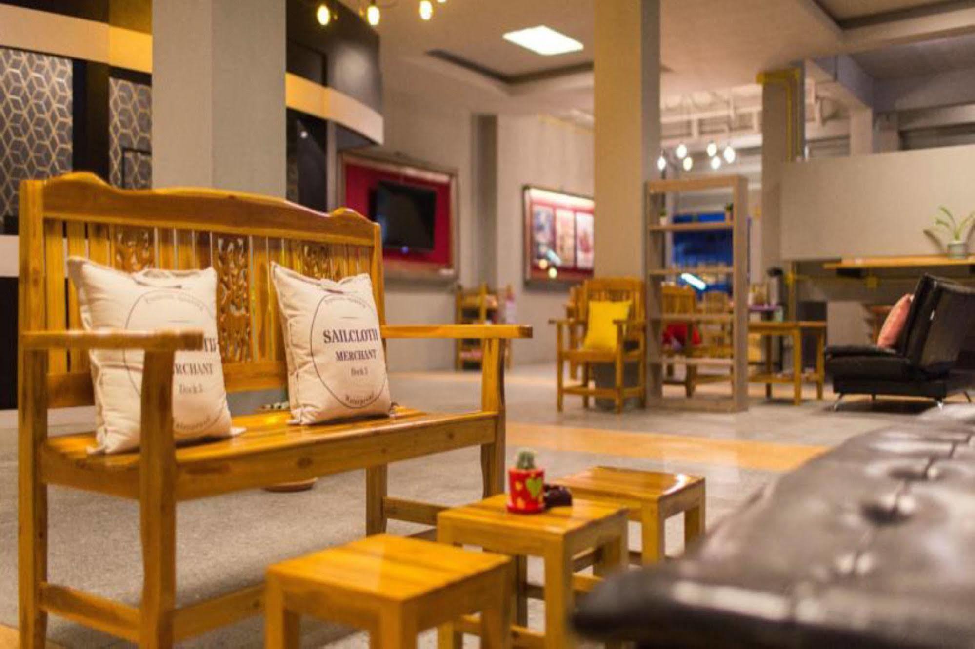 Holiday Station Hostel Krabi town Εξωτερικό φωτογραφία