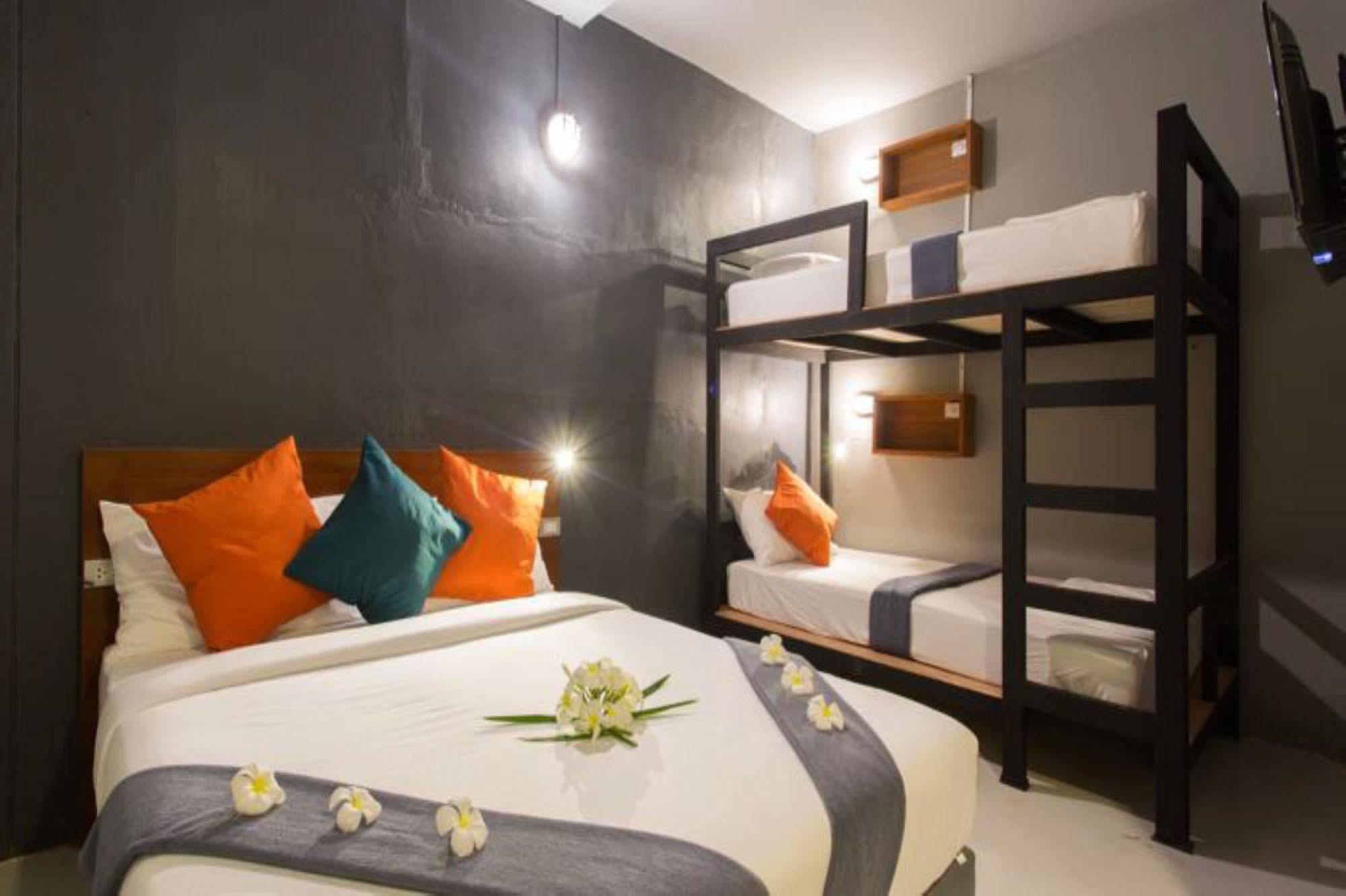 Holiday Station Hostel Krabi town Εξωτερικό φωτογραφία